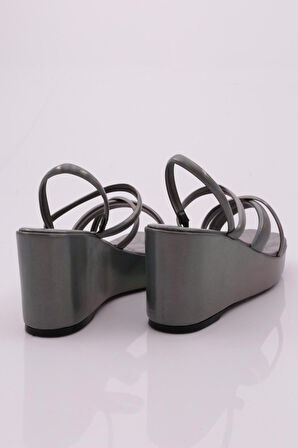 Dgn 810 Kadın Dolgu Taban Çapraz Bantli Sandalet