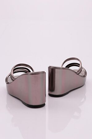 Dgn 830 Kadin Dolgu Taban Silver Taşli Terlik