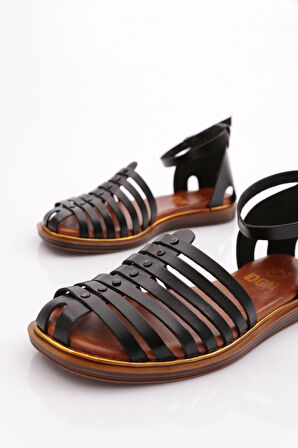 Dgn 301 Kadin Bilekten Kemer Bağlamali Arkasi Kapali Sandalet