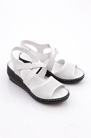 Dgn 1005 Kadın Kalin Topuk Cirtli Sandalet