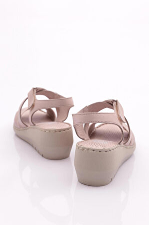 Dgn 1005 Kadın Kalin Topuk Cirtli Sandalet