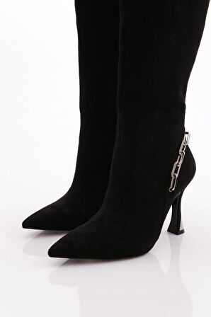 Dgn 0914 Kadın Arkasi Zincirli Çizme