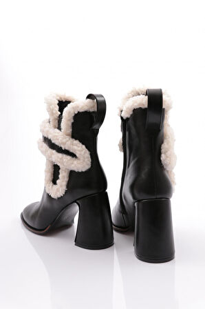 Dgn 8065 Kadin Üstü Kürklü Topuklu Bot