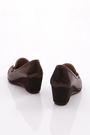 Dgn 2352 Kadin Metal Aksesuarli Comfort Ayakkabi