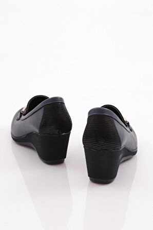 Dgn 2352 Kadin Metal Aksesuarli Comfort Ayakkabi