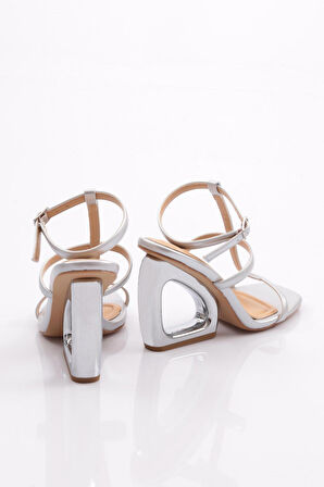 Dgn 2441 Kadin Topuğu Delikli Abiye Ayakkabi