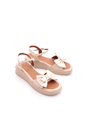 Dgn 7003 Kadin Fiyonk Detayli Sandalet