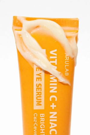 Vitamin C + Niacinamide Aydınlatıcı Göz Çevresi Bakım Serumu 30 ml
