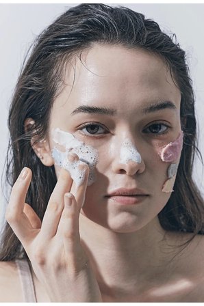 - Black Tea Rice Mochi Cleanser(Aydınlatıcı Etkili Temizleyici)