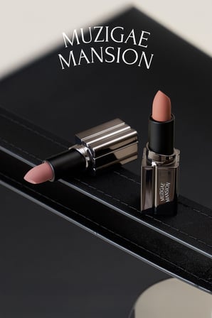 Pürüzsüz Görünüm Sunan Kadifemsi Ruj MUZIGAE MANSION Moodwear Blur Lipstick (001 Prime)