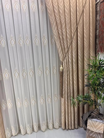 NİVEMESHOME LORA 102 GEOMETRİK DESENLİ KREM 1/3 PİLELİ FON PERDE APM
