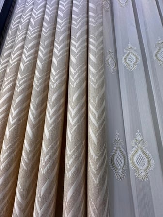 NİVEMESHOME LORA 102 GEOMETRİK DESENLİ KREM 1/3 PİLELİ FON PERDE APM