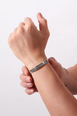 925 Ayar Zirkon Taşı Süslemeli Motifli Kelepçe Bileklik - Silver