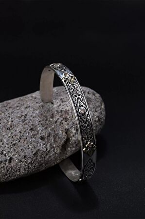 925 Ayar Zirkon Taşı Süslemeli Motifli Kelepçe Bileklik - Silver