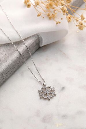 925 Ayar Gümüş Zirkon Taşlı Kar Tanesi Kolye - Silver