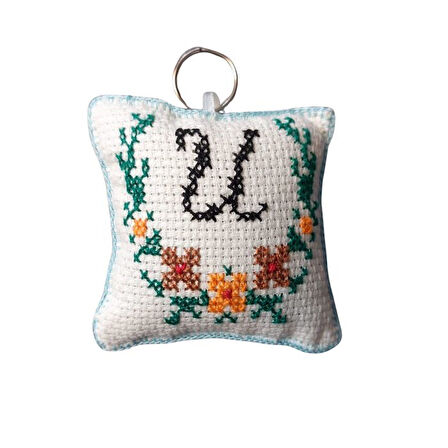 Uretti - Sibel 2453 5757 El Yapımı U Harfi Kanaviçe Anahtarlık