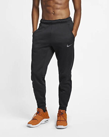 Nike Therma-FIT Bileğe Doğru Daralan Standart Kesim Erkek Eşofman Altı