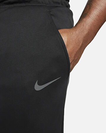 Nike Therma-FIT Bileğe Doğru Daralan Standart Kesim Erkek Eşofman Altı