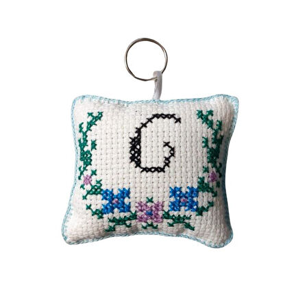 Uretti - Sibel 2453 8250 El Yapımı C Harfi Kanaviçe Anahtarlık