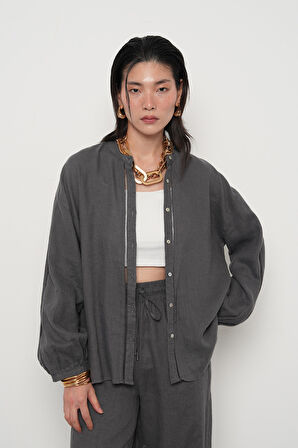 KADIN ANTRASİT RENGİ HAKİM YAKA ÖNÜ VE KOLLARI DANTEL DETAYLI GÖMLEK