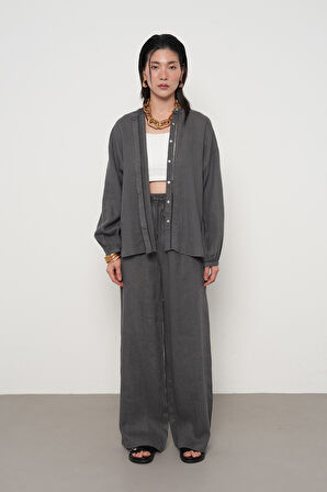 KADIN ANTRASİT RENGİ HAKİM YAKA ÖNÜ VE KOLLARI DANTEL DETAYLI GÖMLEK