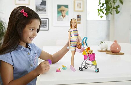 Barbie ve Köpekleri Geziyor Oyun Seti GHV92