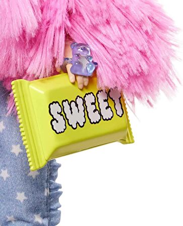 Barbie Extra Pembe Ceketli Bebek GRN28