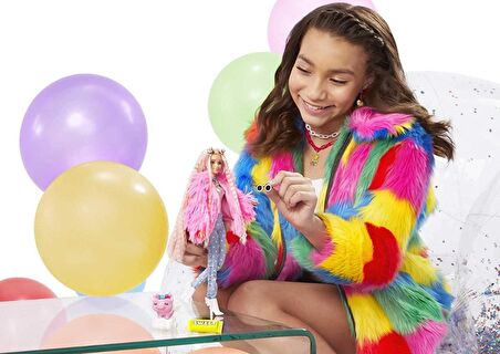Barbie Extra Pembe Ceketli Bebek GRN28