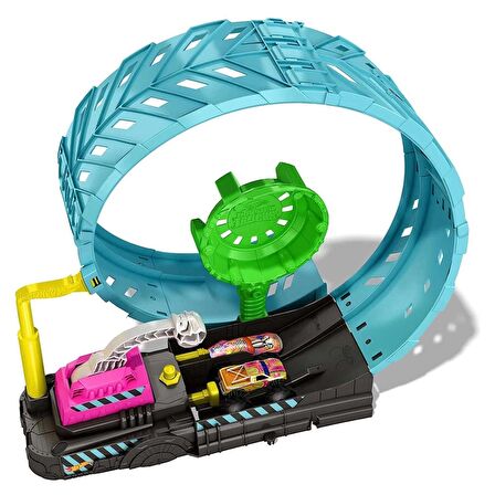 Hot Wheels Monster Trucks Karanlıkta Parlayan Çemberde Yarış Seti HBN02