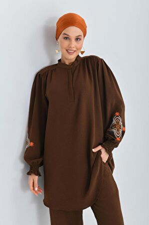 Kahverengi Hakim Yaka Omuz Büzgülü Kolu Gipeli ve Nakış Detay