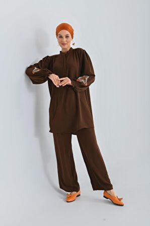 Kahverengi Hakim Yaka Omuz Büzgülü Kolu Gipeli ve Nakış Detay