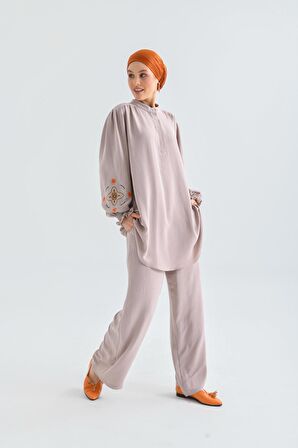 Taş Hakim Yaka Omuz Büzgülü Kolu Gipeli ve Nakış Detay