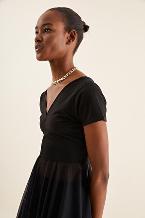 V YAKA TÜL DETAY TUNİK