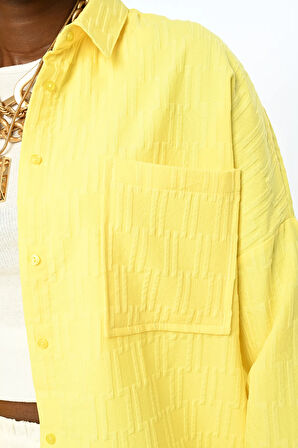 KADIN KOLLARI BÜZGÜLÜ DESENLİ OVERSIZE SARI GÖMLEK