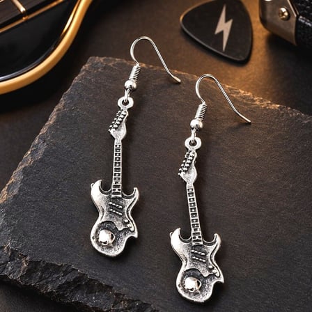 Kuru Kafalı Gitar Şekilli Kadın Küpe Çift Adet Gümüş Kaplama El Yapımı Küpe