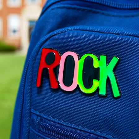 Rock Yazısı Şekilli Mine Boyalı El Yapımı Broş Yaka İğnesi