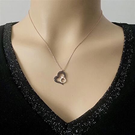 Siyah taşlı Kalbimdeki Yüzük Rose kaplama Gümüş kolye