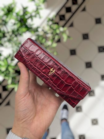 Visso 889  BORDO CROCO  RENK Gözlük Kılıfı İsme Özel Hakiki Dana Derisi İçi Kadife Mıknatıslı Kilit Kapaklı Çok Amaçlı Takı Ziynet Pırlanta Elmas İçin Deri Mini Kutu Her Model Gözlük Kılıfı BORDO CROCO