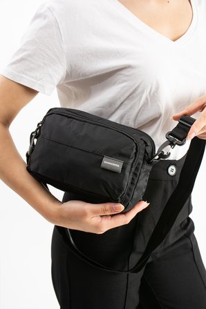 Sedef çanta SS 6035 Suya Dayanıklı Paraşüt Kumaş Küçük Boy Çapraz Askılı Omuz Çantası SİYAH
