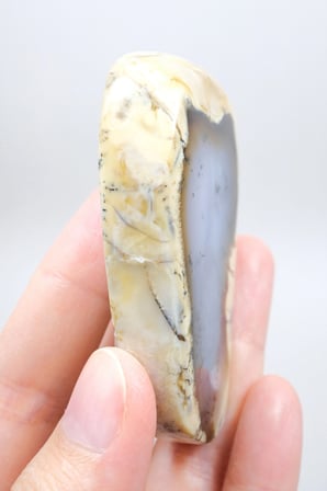 Nadir Renkli Merlinite Dilimi (İki Taraflı Cila Honey & Mavi Dendritik Opal) - Manzara Koleksiyon Taşı Numunesi (65g)
