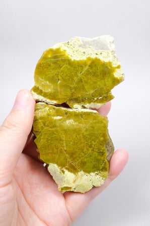Zeytin Yeşili & Altın Opal Örneği Doğal Mozaik Dokularıyla, 110g