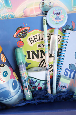 DEKOMUS İLE ÖZEL KUTULU GIFT BOX LİSANSLI STITCH "GALAXY POP" 13 PARÇA KIRTASİYE SETİ RESİM DEFTERİ,KALEM,SİLGİ