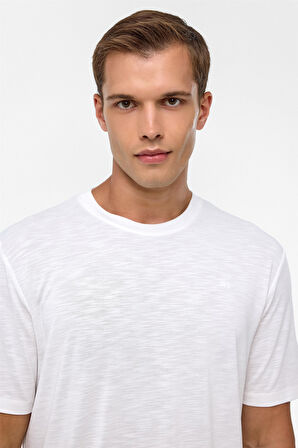 Beyaz Regular Armürlü Bisiklet Yaka Tişört