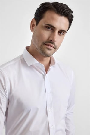 Beyaz Slim Klasik Yaka Düz Klasik Gömlek