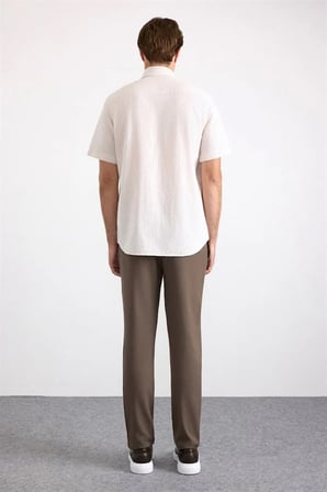 Bej Regular Düğmeli Yaka Düz İpliği Boyalı Kapaksız Cep Düz Kısa Kollu Casual Gömlek