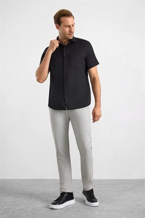 Siyah Regular Klasik Yaka Düz Twill Torba Cep Düz Kısa Kollu Klasik Gömlek