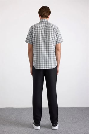 Siyah Regular Düğmeli Yaka Kareli İpliği Boyalı Kapaksız Cep Manşetli Kısa Kollu Casual Gömlek