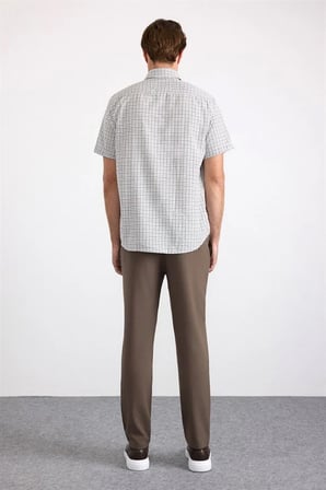 Bej Regular Düğmeli Yaka Kareli İpliği Boyalı Kapaksız Cep Düz Kısa Kollu Casual Gömlek