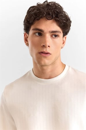 Beyaz Regular Dikey Çizgili Baskısız Jakarlı Bisiklet Yaka Cepsiz Sweatshirt