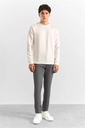 Beyaz Regular Dikey Çizgili Baskısız Jakarlı Bisiklet Yaka Cepsiz Sweatshirt